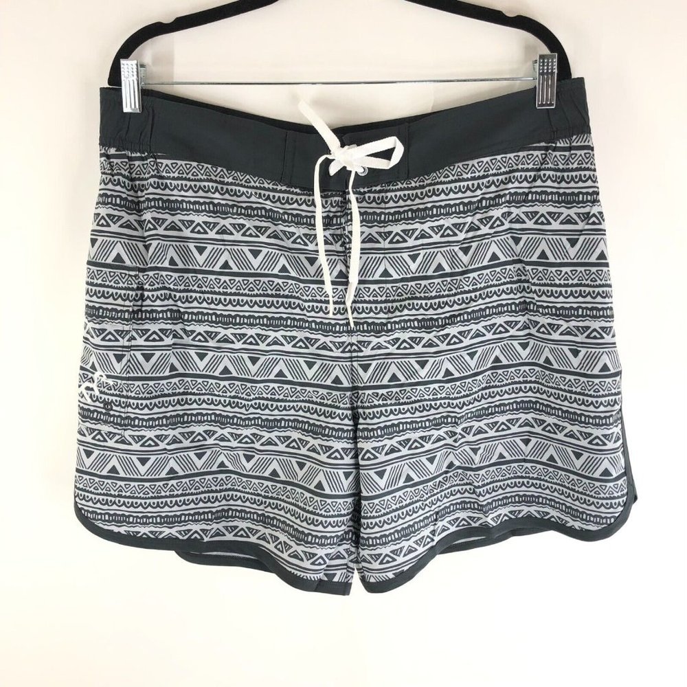 TYR Mens Native Stripe Swim Trunks Built in Boxer Lined Cargo Pocket Gray XL